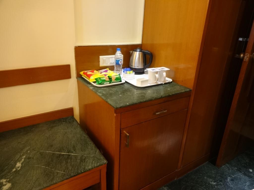 J P Cordial 호텔 벵갈루루 외부 사진